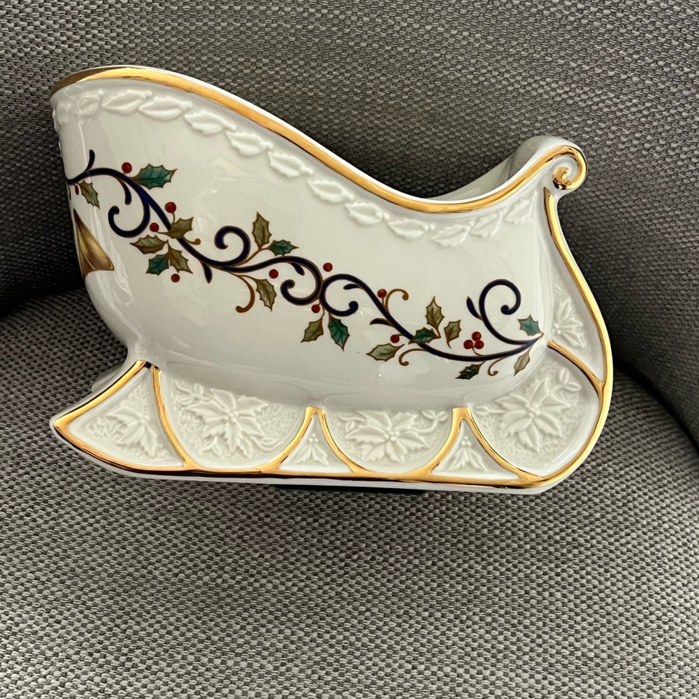 Mikasa White and Gold Sleigh Centerpiece Bowl